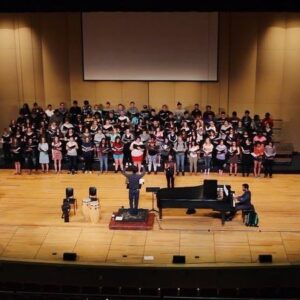 Jihae Instagram - RIP Desmond Tutu, beacon of light, peace & justice. In 2016 I was invited by a fellow from the Desmond Tutu Center for Peace, Reconciliation and Global Justice, Dr. John Perkins to speak to his students about ’Let’s Come Together’ song/project for human rights. 6 choirs performed the song together with me at Butler University. 
I share this in his honor.✨🙏🏼✨