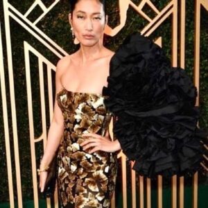 Jihae Instagram - What an honor to be recognized by my peers & be part of this brilliant ensemble of giant hearts w crackling humor, wit & compassion. It’s the best of times & the worst. It is so v important we speak up & show up for one another near or far. Big love to the cast; Jesse Armstrong; Mark Mylod, @susansoonhe & the world’s greatest writing team. Thank u @hbo @sagaftra @sagawards for supporting actors & my team @danniellethomas @untitledentertainmentagency 
Such a memorable night running into old friends @jaredleto & new.. Was thrilled to connect w my fellow Korean actors I adore. 💋 @iamsandraohinsta @hoooooyeony @from_jjlee @haesoopark_official

Styled by @jeanneyangstyle @doll.pratt 
Wearing @tonywardcouture 
Jewelry @cartier 
Makeup @andrewcolvinmakeup 
Hair @jerrod.roberts
Shoes @stuartweitzman 
Clutch @larroude 
Scent @elorea_official 
Love u my amazing glam team!♥️ .
.
.
.
 #jihae #succession #sagawards #hbo