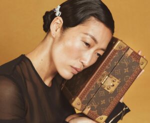 Jihae Instagram - I curated for @sothebys holiday gift ideas including a book of drawings by Picasso, a painting by my friend Lena Viddo @lenaviddo some jewelry, @cartier accessories etc. Q&A on the Sotheby’s buy now section.
Photography by Will Davidson
Make up by @andrewcolvinmakeup 
Hair by @rebekahcalo ♥️✨