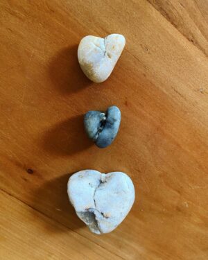 Jihae Instagram - I found 3 broken hearts this morning. What does it mean?