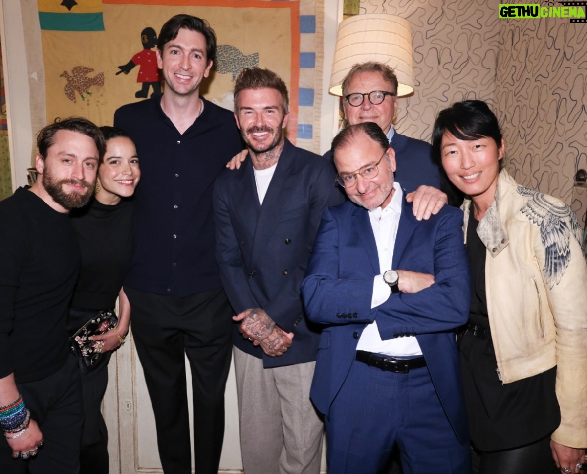 Jihae - 3 Likes - What a treat to see the gang! Go see the Beckham doc series on @netflix by @fisherstevens So good!! 😎