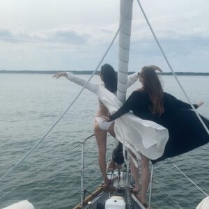 Jihae Instagram - We were gonna do the Titanic but decided to be black swan white swan instead. Thanks bday girl @katerinaanneka & @the_djmf for this sweet sail! Coolest captain Liz @laylasailing ❤️