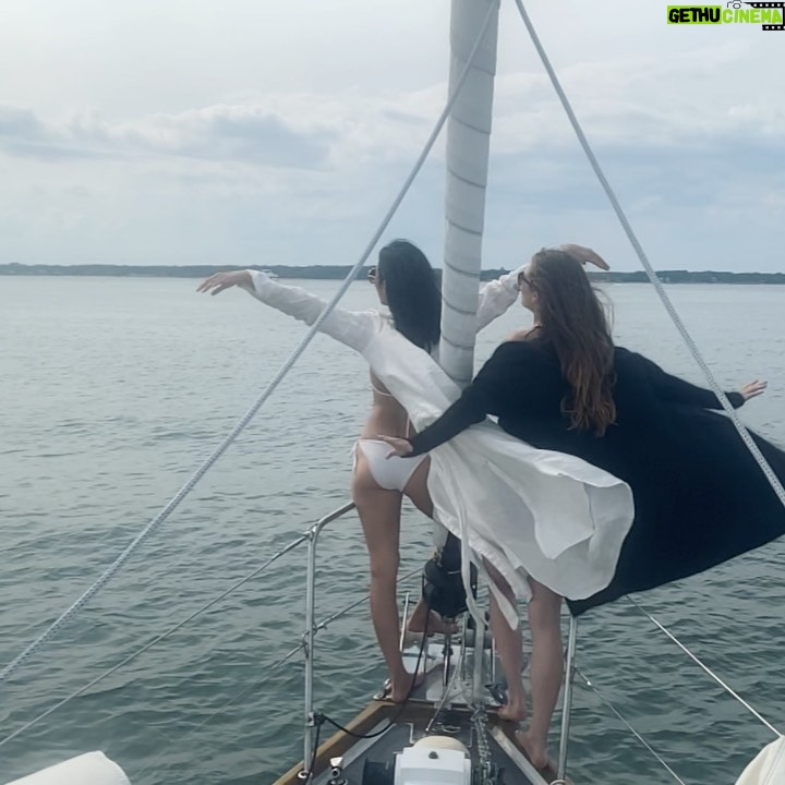Jihae - 615 Likes - We were gonna do the Titanic but decided to be black swan white swan instead. Thanks bday girl @katerinaanneka & @the_djmf for this sweet sail! Coolest captain Liz @laylasailing ❤️