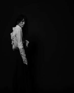 Jihae Instagram - Some days I wake up from an intense dream convinced I was in a ...
.
Portrait by @mote_sinabel_aoki #illusionofyou #jihae #bw