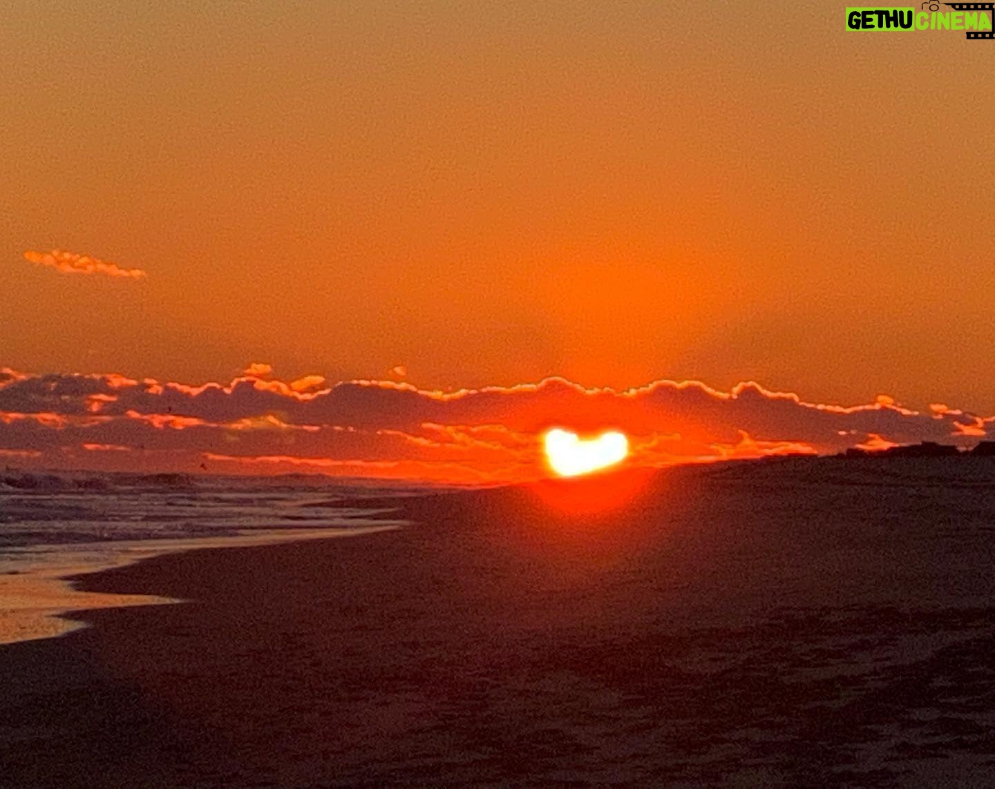 Jihae - 407 Likes - The clouds squeezed the sun into a heart shape for 3seconds yesterday. A magic moment reminding me #love is everywhere. ✨✨✨