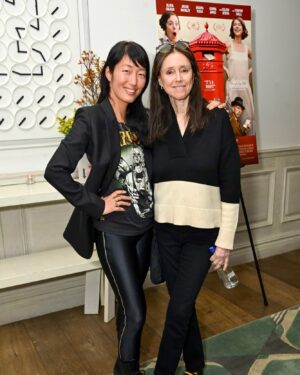 Jihae Instagram - Thanks for the laughs! Can’t believe this is based on a true story… With one of my fav humans Julie Taymor @cinemasociety #wickedlittleletters @crosbystreet_hotel