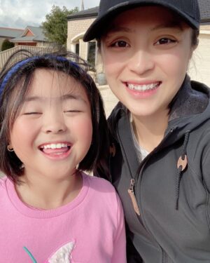 Jill Carissa Instagram - Happy Sundayy all.. biarpun hidupmu mendung.. eh maksudnya biarpun cuacanya lagi mendung, jangan lupa tersenyummm😁 #Godisincontrol #smile #grateful #positivevibes #bersyukur #positifthinking #dontworry #behappy