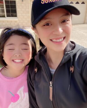 Jill Carissa Instagram - Happy Sundayy all.. biarpun hidupmu mendung.. eh maksudnya biarpun cuacanya lagi mendung, jangan lupa tersenyummm😁 #Godisincontrol #smile #grateful #positivevibes #bersyukur #positifthinking #dontworry #behappy