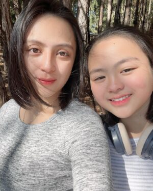 Jill Carissa Instagram - ❤️Escape to the country❤️a.k.a anak hutan kembali ke hutan buat liburan 😁#shortescape #shortholiday #family #freshair #beyondblessed