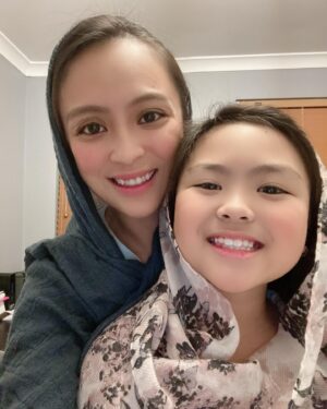 Jill Carissa Instagram - ❤️Selamat hari raya Idul Fitri❤️di hari yang fitri ini semoga kalian berbahagia meskipun keadaannya masi belum kembali seperti normal.. jangan lupa selalu bersyukur dan bahagia, mohon maaf lahir batin yaa 😊🙏🏻❤️#happyeidmubarak #mohonmaaflahorbatin #selamatidulfitri #bersyukur #diharikemenangan #Godblessyouall