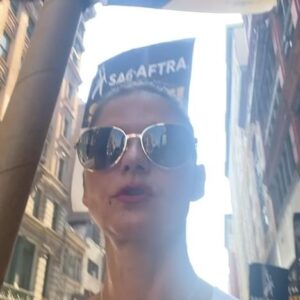 Jill Hennessy Instagram - 96 degrees in the shade ain’t gonna stop #sagaftra #wga …thanks to all & great job!! #sagaftrastrong @sagaftra @wga #unionstrong @samantham01