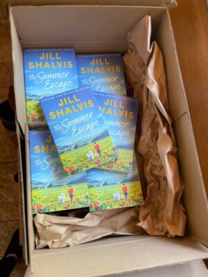 Jill Shalvis Instagram - Look what came!  Copies of THE SUMMER ESCAPE, my madcap romance with a splash of mystery! Giving a few away today! Make sure you’re following me and let me know here if you’re interested! Bonus points for sharing the post! 🥰🥰🥰