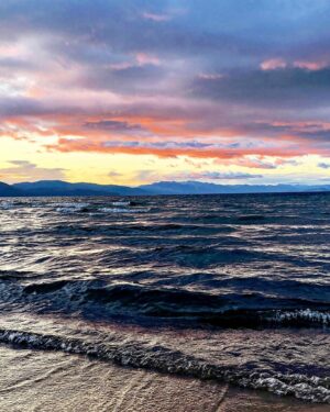 Jill Shalvis Instagram - There’s no place like home. ❤️ #laketahoe #sunrise #themountainsarecallingandimustgo #homesweethome
