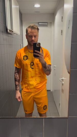 Jim Bakkum Instagram - Wat een overwinning! Lekkere pot. Man of the match. Engeland here we come ⚽️ Thanks voor jullie support!