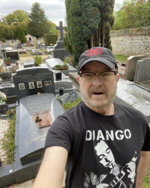 Jim Beaver Instagram - The greatest jazz guitarist of all time, et moi.