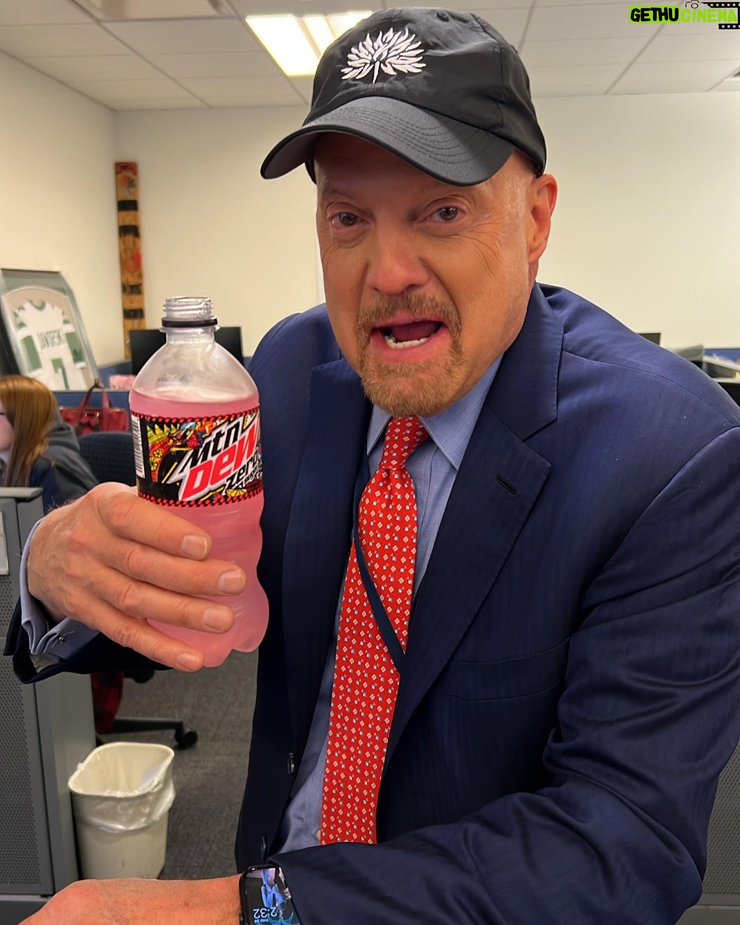 Jim Cramer - 2.8K Likes - Feeling like I’m back in chemistry class… the whole periodic table packed in 16.9 fl oz!
