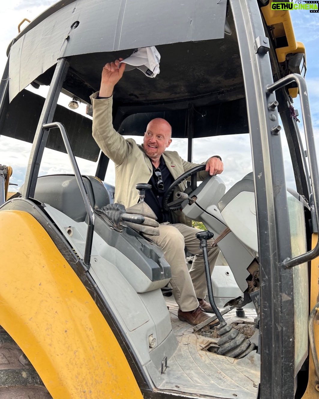 Jim Cramer - 2.1K Likes - Get to the tractor!!