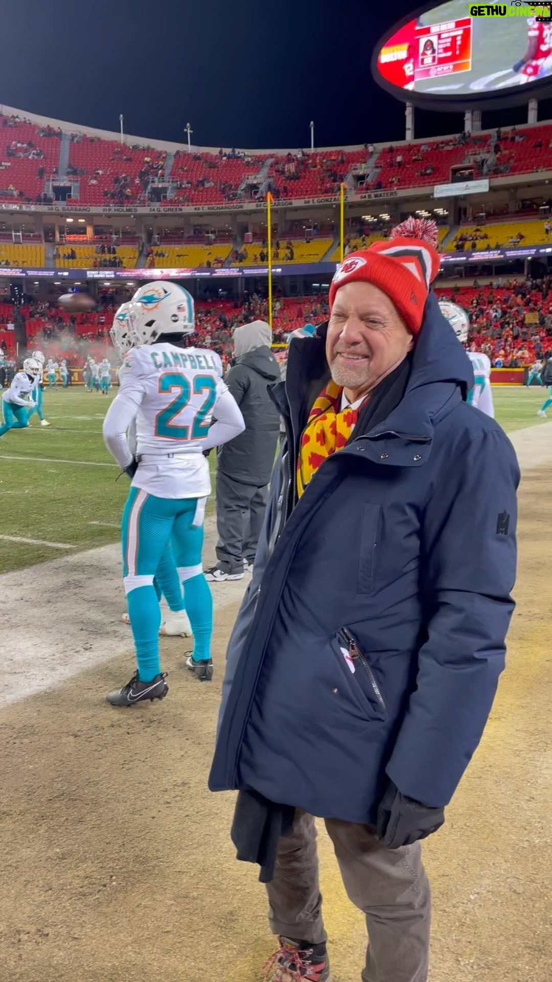 Jim Cramer - 1.2K Likes - Heads up on the sidelines at all times! 🏈