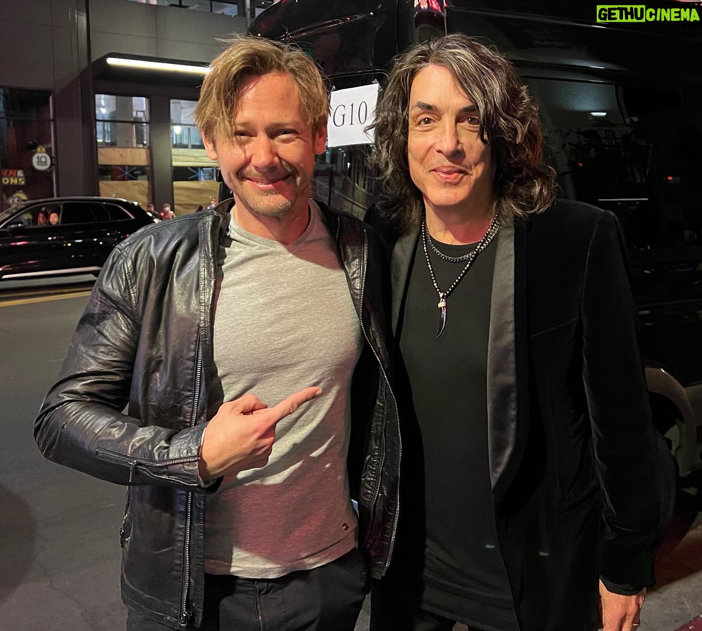 Jimmi Simpson - 3.9K Likes - Behold the unbridled joy of a boy meeting the Starchild. #Kiss @paulstanleylive @kissonline šø by @jlombardi570