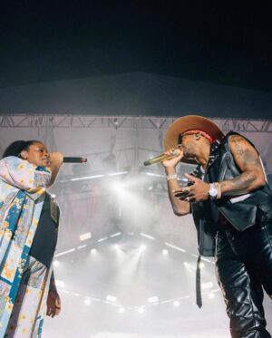 Jimmie Allen Instagram - I got to sing with my little sister Christie Allen for the first time in 20 years  at #BettieJamesFest. I missed singing with her.  We gotta do it more often. Love you sis @laorme2009