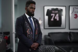 Jimmy Akingbola Instagram - Wha Gwaan Doc? (@brooklynmclinn ) We got a problem? 😡🤣

#BelAirPeacock #Geoffrey #Doc #Beef #ArmsHouse #ArmedAndDangerous #Ep9 #IfLooksCouldKill