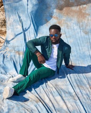 Jimmy Akingbola Instagram - Was a pleasure shooting with you @zavierdeangelo 📸

Outfit: @ozwald_boateng 
Glasses: @rayban 
Jewelry: @umutoniofficial 
Watch: @boss 
Shoes: @elvardi.london 

Styled by: @sjrstyles