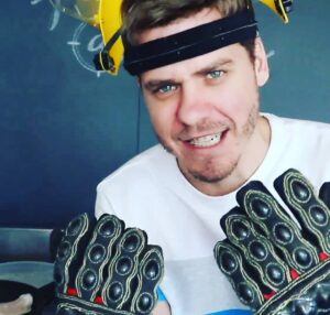 Jimmy Álvarez Instagram - ¿Quien reconoce estos guantes?
#youtuber  #pongamosloaprueba #tb