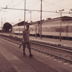 Jimmy Álvarez Instagram - Viejos tiempos sobre las vías de un tren