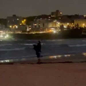 Jimmy Barnes Instagram - On the beach before dawn, a lone piper playing in memory of our dear friend @zonfrillo who left us one year ago. It was a true Scottish morning, cold, wet, windy, sand blowing onto our faces. Yes you were there.

@dougiedancerpiper