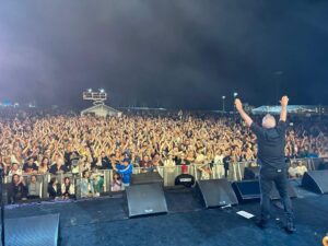 Jimmy Barnes Instagram - Recharging after a great gig in Noosa last night. The audience helped take things to the next level. Lots of young ones singing the words to every song. I had a ball. Thanks for coming out. Happy Sunday

@jane13barnes @squeejie