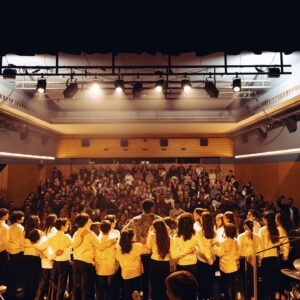 Jimmy P Instagram - 2 shows esgotados em Barcelos, um banho de amor, na companhia destes miúdos incrivelmente talentosos do @conservatorio_musica_barcelos 🙌🏾

@originalsanjo 
@frontal.360 
@municipiodebarcelos 
@theatro_gil_vicente 
@contosdapraca 

Espero voltar em breve 🖤

📷 @diiogoalmeiida