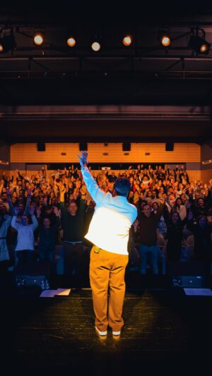 Jimmy P Instagram - Barcelos, Round 1 ✅ muito obrigado a todos os que vieram partilhar este momento connosco 🙏🏽 

As 22h00 cá esperamos por vocês. Até já!!

@originalsanjo 
@frontal.360 
@municipiodebarcelos 
@theatro_gil_vicente 
@contosdapraca 

📹 @diiogoalmeiida