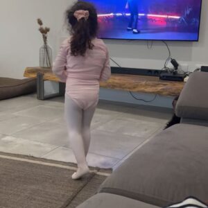Jimmy P Instagram - 1 - Em modo apertem os cintos porque em breve o Papá está de volta. 
2 - Conectar com as danças ancestrais 
3 - 08AM in Paris
4 - #NOFILTER #ALLNATURAL
5 - @silviaaplacido e o filho mais novo 
6 - 
7 - As manas com o mais novo 
8 - Melhor livro que li este ano 
9 - em estúdio com os bruxos @gerson_marta e @elconductor 
10 - pai orgulhoso 
11 - eu e cão que eu jurei que nunca ia ter parte 1
12 - novos projetos 
13 - eu e cão que eu jurei que nunca ia ter parte 2