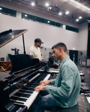 Jimmy P Instagram - 🌻 Vou gravar o teu nome na minha rua 🌻

Falta uma semana para a Tour “Natal Urbano”. Já conhecem a letra do Girassol para cantar connosco?

29 de Novembro - PORTO 
30 de Novembro - MIRANDELA 
1 de Dezembro - LEIRIA 
2 de Dezembro - FIGUEIRA DA FOZ 
5 de Dezembro - LISBOA 
8 de Dezembro - BARCELOS 
9 de Dezembro - ENTRONCAMENTO 
16 de Dezembro - POMBAL 
22 de Dezembro - OVAR 

Mais datas a anunciar brevemente

@contosdapraca 

Com apoio da @frontal.360 

📽️ @bfjcorreia