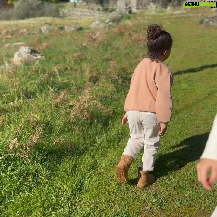 Jimmy P - 3 Likes - 1 - Em modo apertem os cintos porque em breve o PapĆ” estĆ” de volta.
2 - Conectar com as danƧas ancestrais
3 - 08AM in Paris
4 - #NOFILTER #ALLNATURAL
5 - @silviaaplacido e o filho mais novo
6 -
7 - As manas com o mais novo
8 - Melhor livro que li este ano
9 - em estĆŗdio com os bruxos @gerson_marta e @elconductor
10 - pai orgulhoso
11 - eu e cão que eu jurei que nunca ia ter parte 1
12 - novos projetos
13 - eu e cão que eu jurei que nunca ia ter parte 2