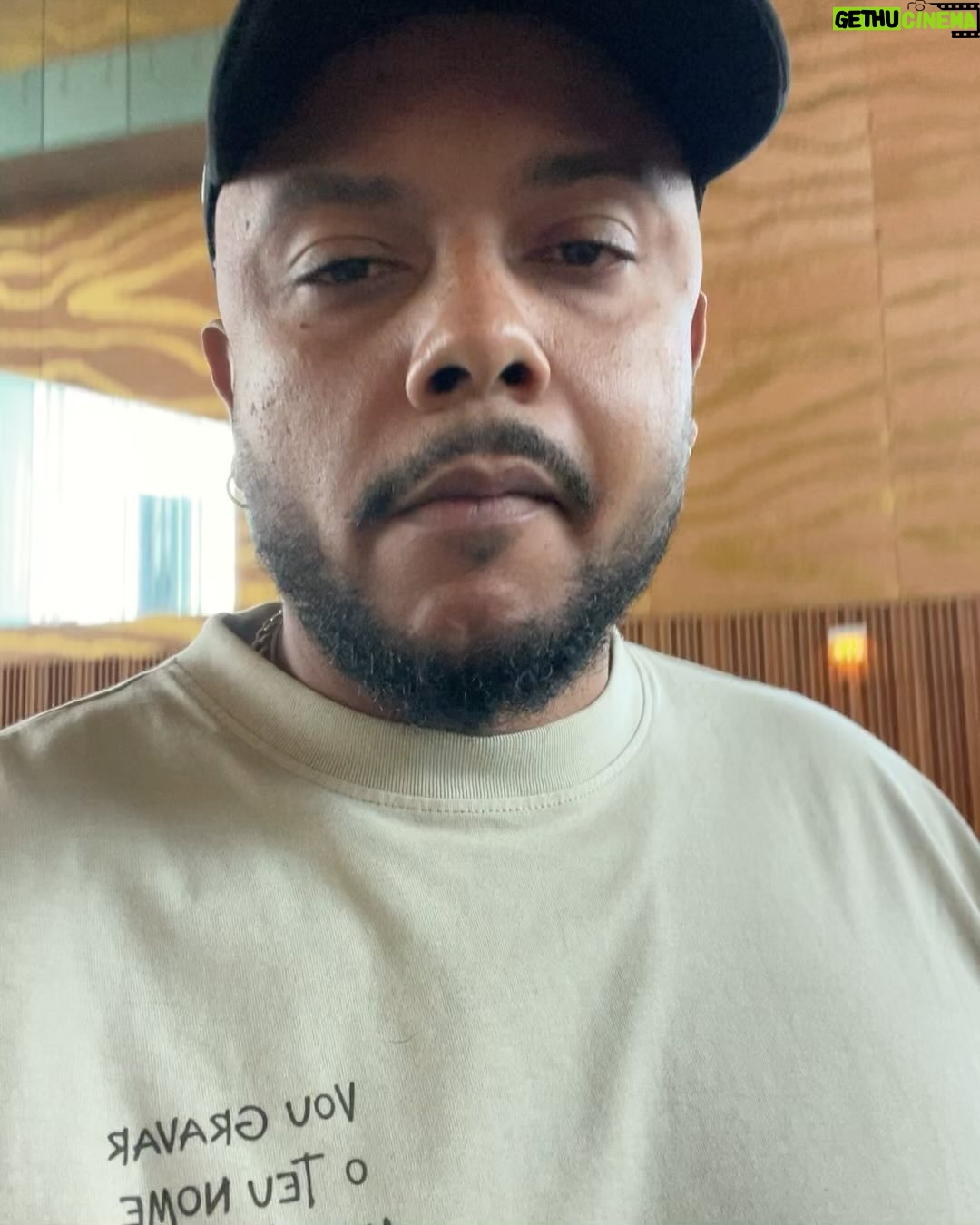 Jimmy P - 3 Likes - š» Vou gravar o teu nome na minha rua š»
Falta uma semana para a Tour āNatal Urbanoā. JĆ” conhecem a letra do Girassol para cantar connosco?
29 de Novembro - PORTO
30 de Novembro - MIRANDELA
1 de Dezembro - LEIRIA
2 de Dezembro - FIGUEIRA DA FOZ
5 de Dezembro - LISBOA
8 de Dezembro - BARCELOS
9 de Dezembro - ENTRONCAMENTO
16 de Dezembro - POMBAL
22 de Dezembro - OVAR
Mais datas a anunciar brevemente
@contosdapraca
Com apoio da @frontal.360
š½ļø @bfjcorreia