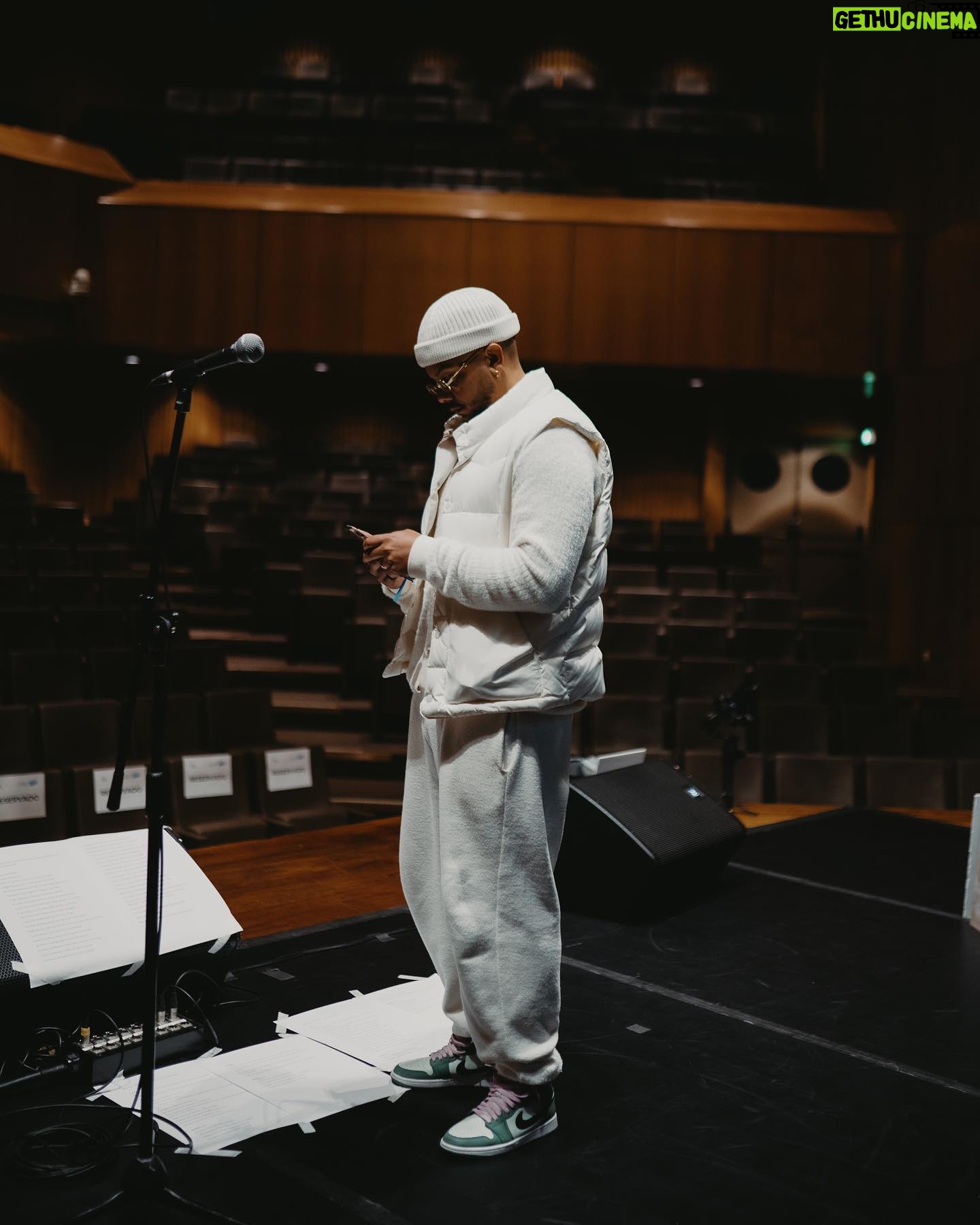 Jimmy P - 3 Likes - Ensaios feitos, tudo pronto! O 1º concerto da Tour de Natal é precisamente daqui a 2 semanas na @casadamusicaporto !!!
Que músicas gostavas de ouvir nesse dia no dia 29? 🎶 Comenta aqui ⬇️
🎫 Bilhetes na bio 🎫