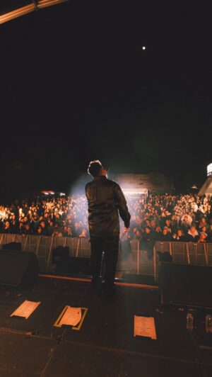 Jimmy P Instagram - Entrar no novo ano em família.
 Meu Porto, minha comunidade, entramos em 2024 com pronuncia do Norte. Só pode vir um ano bom 🖤

@agoraporto 
@contosdapraca 
@bfjcorreia