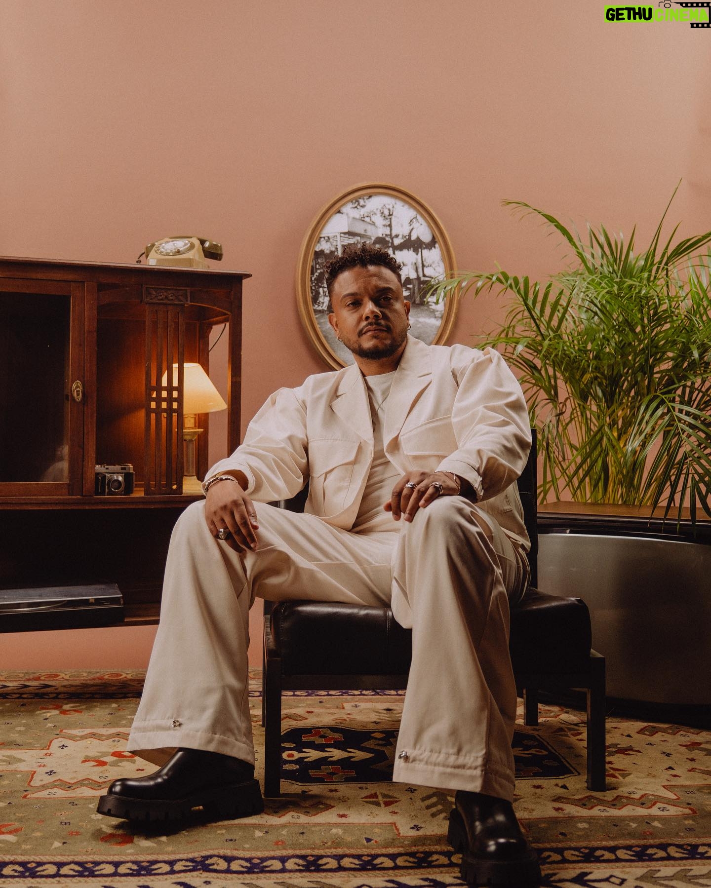 Jimmy P - 3 Likes - 🌻 GIRASSOL 🌻 Disponível às 00h00 no Spotify // às 09h00 no YouTube 🙏🏽 #girassol
Joga um 🌻 por todas as pessoas na tua vida que merecem uma homenagem 🌻