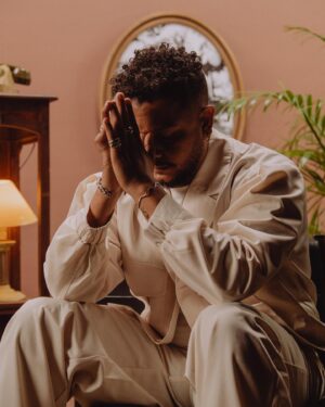 Jimmy P Instagram - 🌻 GIRASSOL 🌻 Disponível às 00h00 no Spotify // às 09h00 no YouTube 🙏🏽 #girassol 

Joga um 🌻 por todas as pessoas na tua vida que merecem uma homenagem 🌻