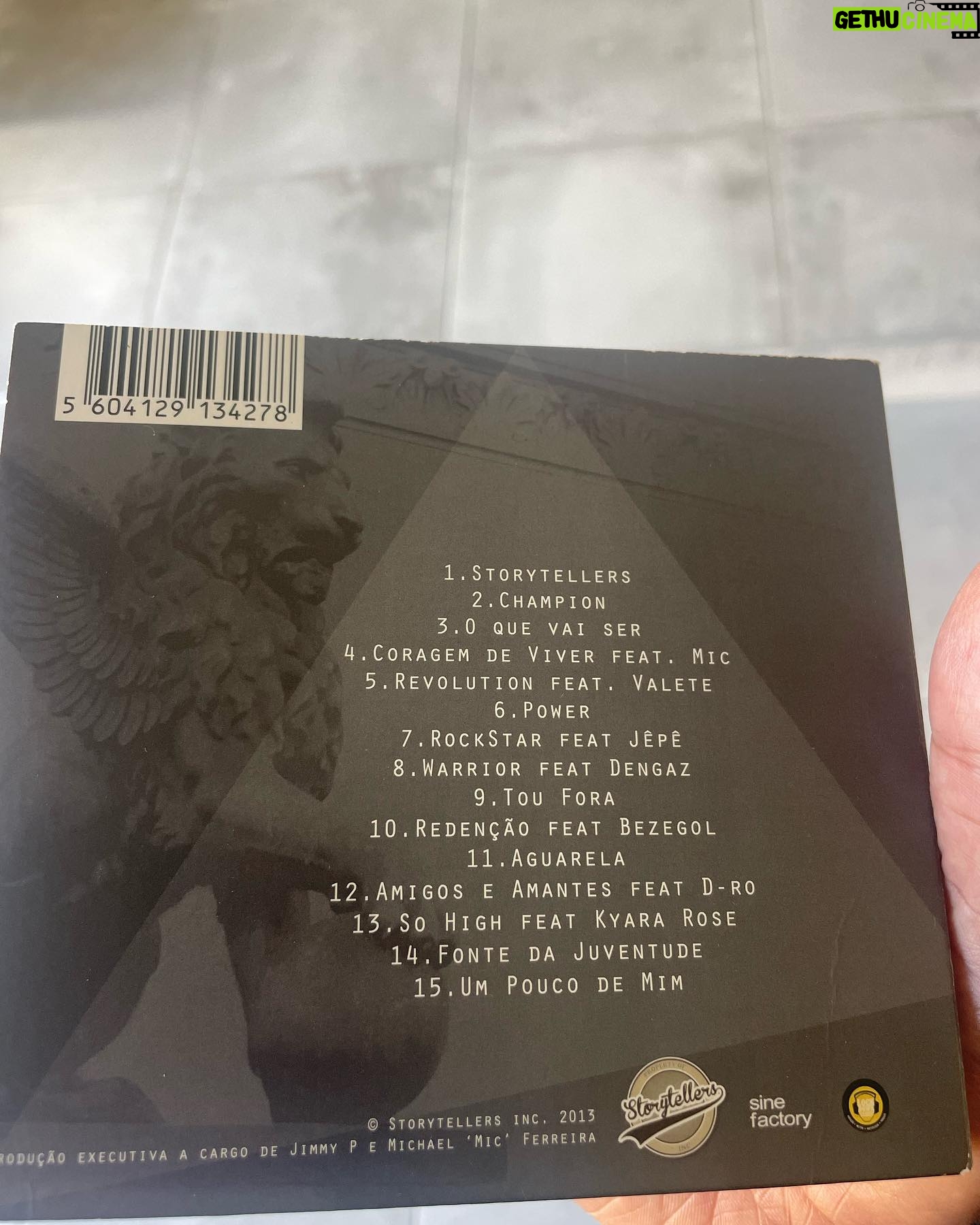 Jimmy P - 3 Likes - Dezembro de 2013, precisamente 10 anos atrás lançava o meu primeiro álbum de originais #1. 10 anos!
Longe de imaginar que uma década depois estaria aqui a celebrar este momento, só vos posso dizer que tenho muito orgulho neste feito. Muito obrigado a todos os que fizeram parte deste projeto, e a todos aqueles que me acompanham desde esssa altura 🖤
Este álbum mudou a minha vida para sempre.
@micnoinsta @sinefactory @suaveyouknow @thechild.intotheoldage @madkutz @dengaz_ahya @bezegol @kyaramun @mekiebeatmaker @zim_mermann @ricardomiguelgil_pt @marianaglazevedo @chocolatinho_ep @pedrolopes.marketing @officialdiro