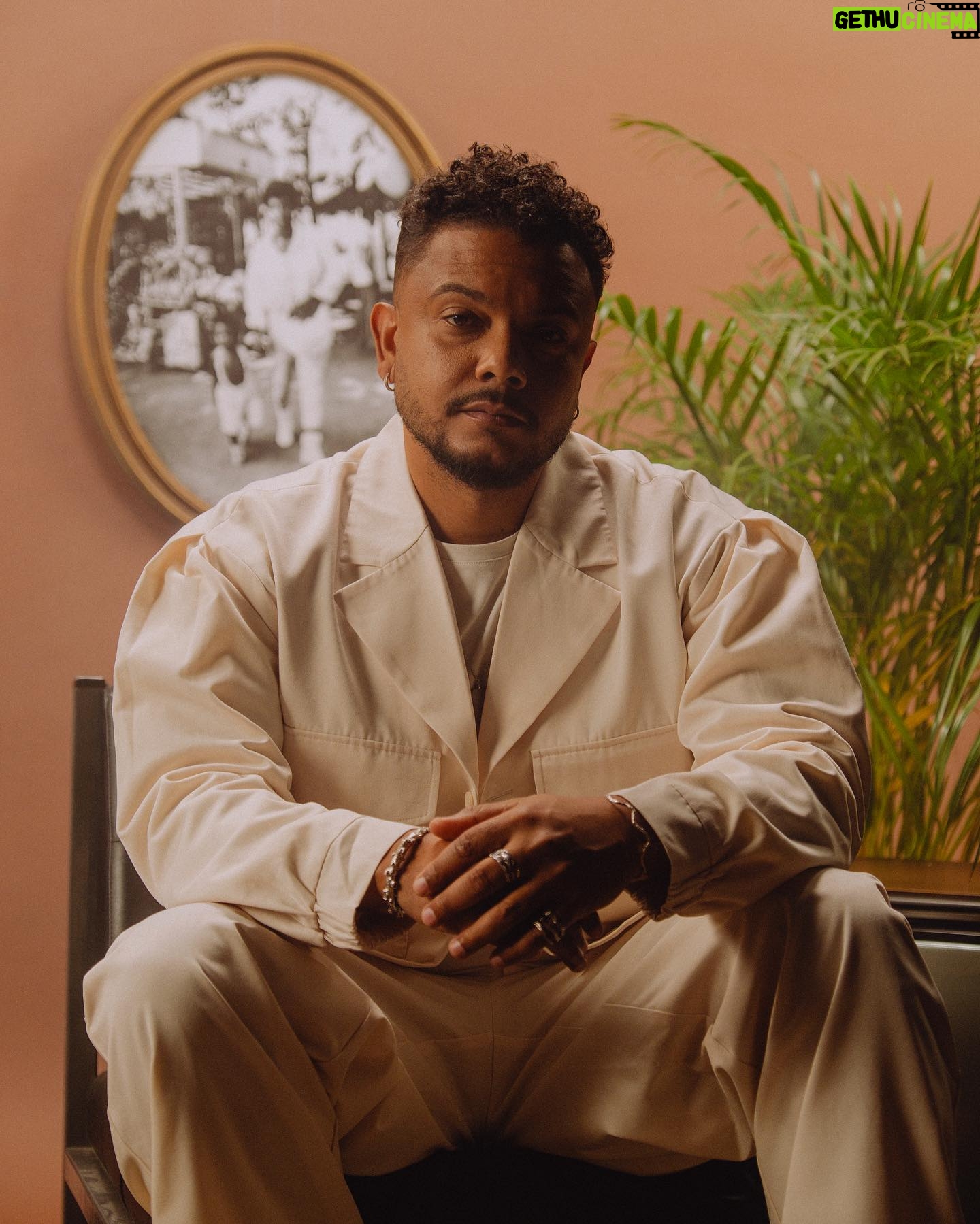 Jimmy P - 3 Likes - 🌻 GIRASSOL 🌻 Disponível às 00h00 no Spotify // às 09h00 no YouTube 🙏🏽 #girassol
Joga um 🌻 por todas as pessoas na tua vida que merecem uma homenagem 🌻