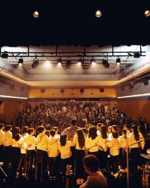 Jimmy P Instagram - Família, assim foi a nossa passagem por Barcelos 🙏🏽 no @theatro_gil_vicente @municipiodebarcelos 

O nosso concerto de hoje no Entroncamento teve que ser adiado para o dia 29 de Dezembro.
Estou desde que ontem com sintomas gripais e uma ligeira inflamação da laringe, o que me impossibilita de estar hoje em palco. 
Conto com vocês no dia 29 de Dezembro  para mais um capítulo desta bonita tour do nosso “Natal Urbano

Próximas datas:
16 Dez. - Jardim do Cardal, Pombal
22 Dez. - Centro de Arte de Ovar
29 Dez. - Cineteatro São João, Entroncamento 

Styling @lafayette____________________ 

📷 @diiogoalmeiida