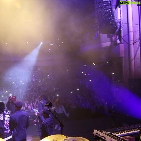 Jimmy P - 8.9K Likes - Meu Porto. Ć difĆcil encontrar palavras que faƧam justiƧa Ć noite de ontem. A todos os meus convidados, obrigado pela vossa presenƧa! Senti amor, camaradagem e uma alegria genuĆna. Sou-vos eternamente grato por isso. Estes 10 anos tambĆ©m sĆ£o vossos. Aos meus familiares, amigos e equipa: nunca se esqueƧam da importĆ¢ncia que tĆŖm na minha vida. A todos os que marcaram presenƧa para celebrar connosco: obrigado por me terem proporcionado a melhor noite da minha vida. Fez-se história. Ela nĆ£o Ć© apenas minha, Ć© nossa. AtĆ© jĆ” , Jims