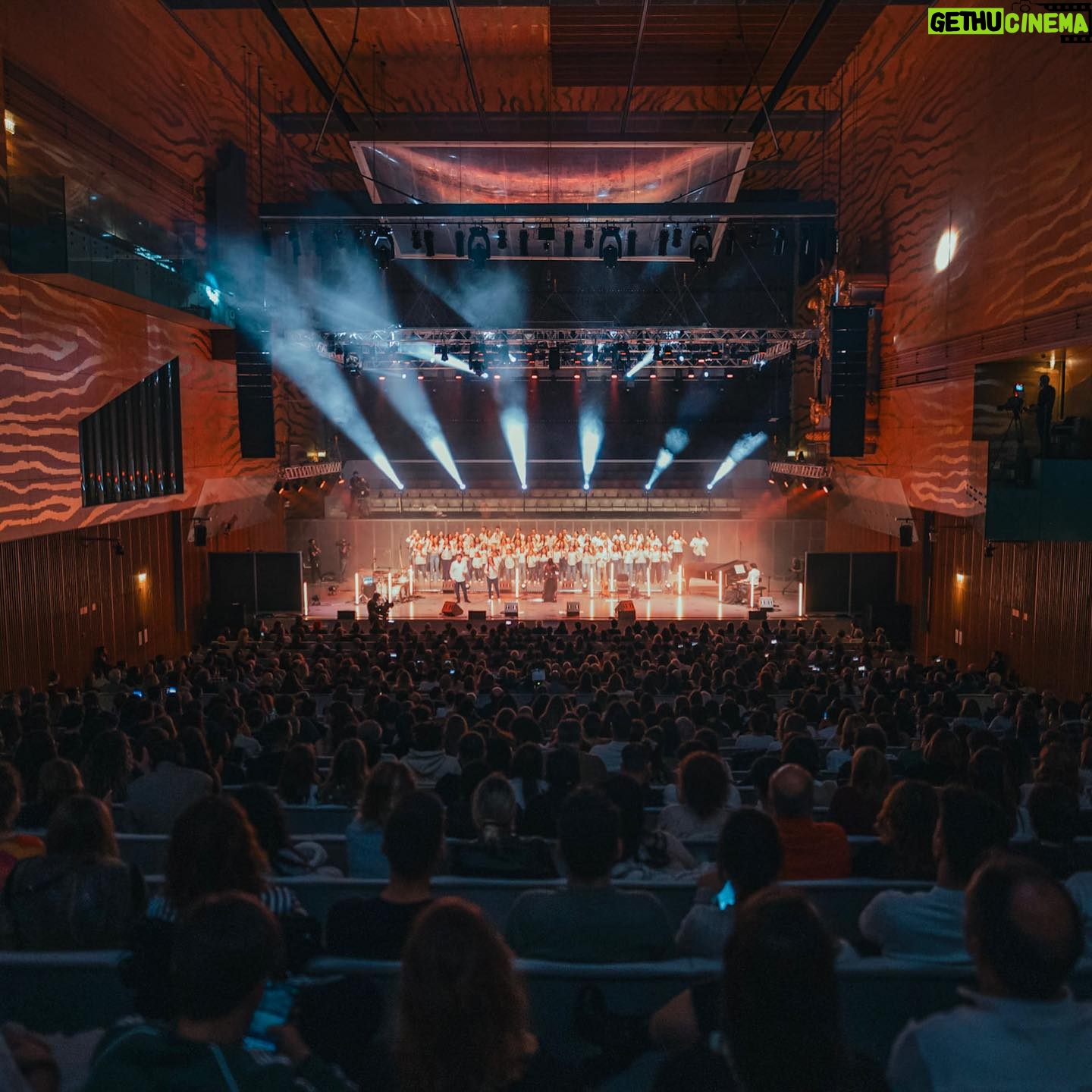 Jimmy P - 3 Likes - “Deixar que as trevas vençam? Jamais!”
Próximas datas:
5 Dez. - Teatro Maria Matos, Lisboa
8 Dez. - Theatro Gil Vicente, Barcelos (duas sessões)
9 Dez. - Cineteatro São João, Entroncamento
16 Dez. - Jardim do Cardal, Pombal
22 Dez. - Centro de Arte de Ovar
@contosdapraca @frontal.360 @originalsanjo
📹 @bfjcorreia