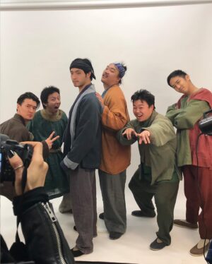 Jimmy Wong Instagram - TRUE.
It’s time to meet the Mulan SQUAD! We spent so much time together training and filming that we became as close as family.
.
The original trio is all here, featuring @chenlovesyall as Yao, @douamoua as Po, and myself as Ling.
.
We also have some squad members you haven’t seen before, with @yosonosoy as the handsome Honghui, and @itsjunyu playing a very adorable real life version of Cricket.
.
Rounding it all out is our fearless Sergeant Qiang, played by @ronyuan.
.
I hope you enjoy this sneak peek behind the scenes of @mulan, and keep following me for more - I’ll be posting every day throughout our launch week with more exclusive looks behind the scenes!