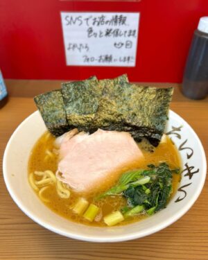 Jin Shirasu Instagram - うまーー🐓🍜！
大好きなSUSURU様のサインと共に。
#麺スタグラム
#ラーメン
#らーめん