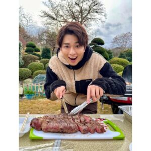 Jin Shirasu Instagram - 明けましておめでとうございます🎍
今年もどうぞ宜しくお願いします🎍
今日の19時から！
日本テレビ「THE突破ファイル」
1/5（木）19:00〜OA
不発弾の処理に挑みます💣
ご覧ください！
#突破ファイル
#大病院占拠