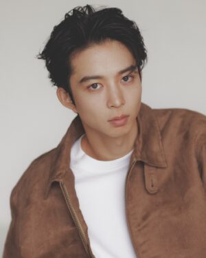 Jin Suzuki Instagram - .
宣材写真新しくしました

photo/ @omisakii 
styling/ @yoshiaki___komatsu 
hair make/ @nobukiyo727