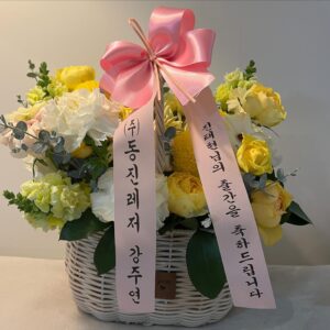 Jin Tae-hyeon Instagram - 광고주의 선물 ❤️
마운티아 포레버 동진레저 포레버
@mountia_play 
책 쓰니 여기저기서 선물을 보내주시네요 👍🏾
감사합니다 
전직원에게 선물해주셔도… ㅎㅎㅎㅎㅎㅎㅎ

#그래도다시한걸음 #동진레저 #마운티아 #대표님